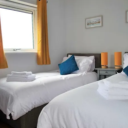 For The Shore, Fistral Newquay - 2 Bed 2 Bath - Private Parking With Garage For 2 Vehicles *